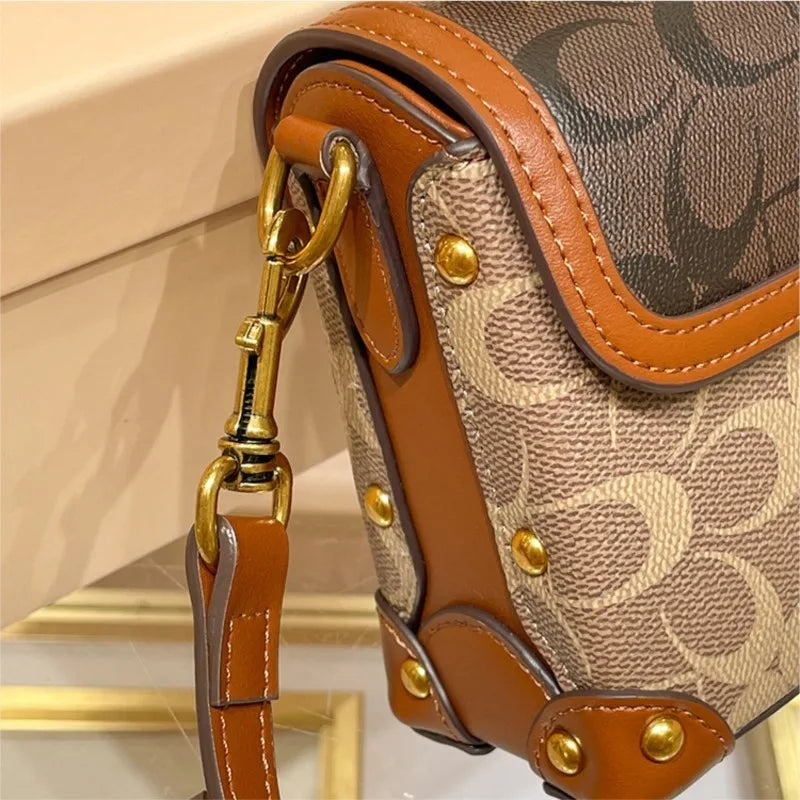 Minimalist Contrast Box Bag – Chic Crossbody Handbag